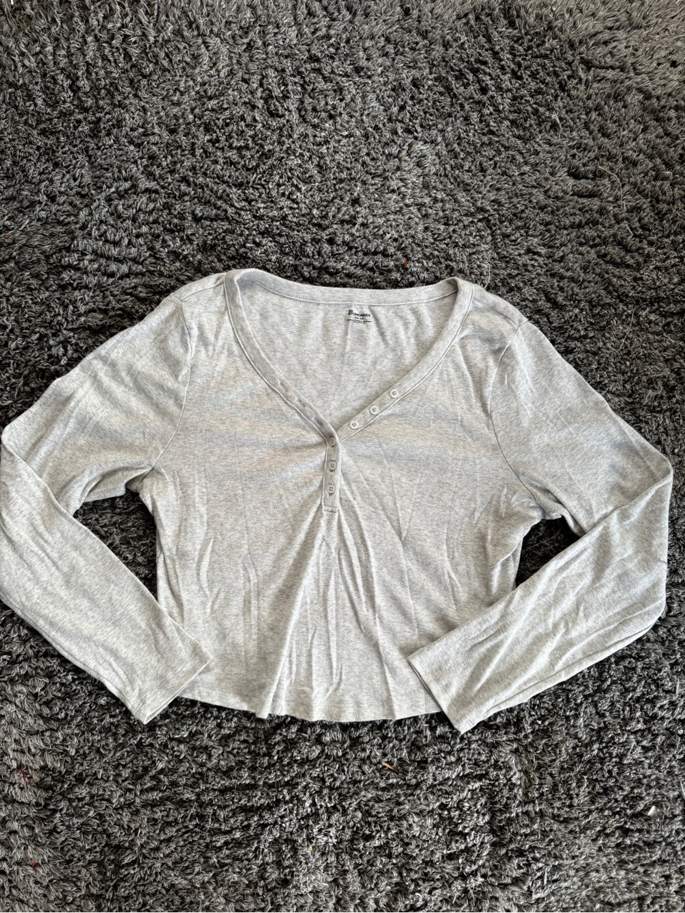 no boundaries cropped light grey henley